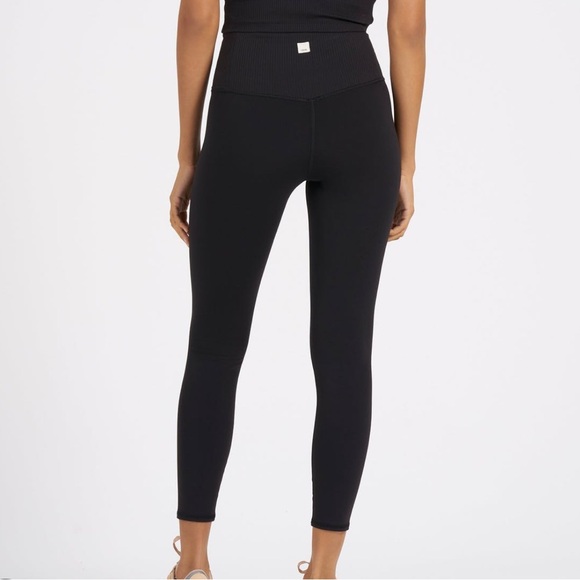 Vuori Pants - Vuori Women's Ribbed Leggings - Classic Black